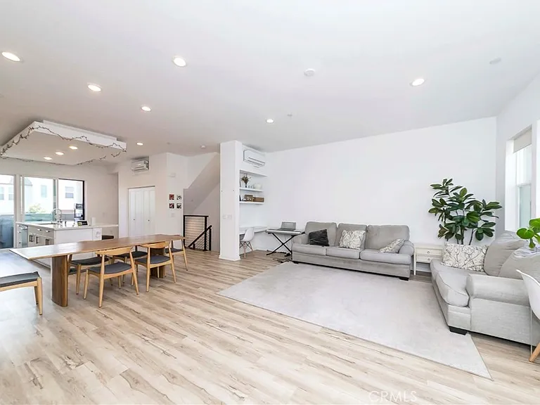 408 Hudson St — Photo 16