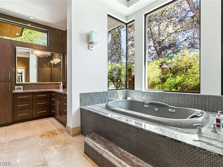 2 Castle Oaks Ct — Photo 32