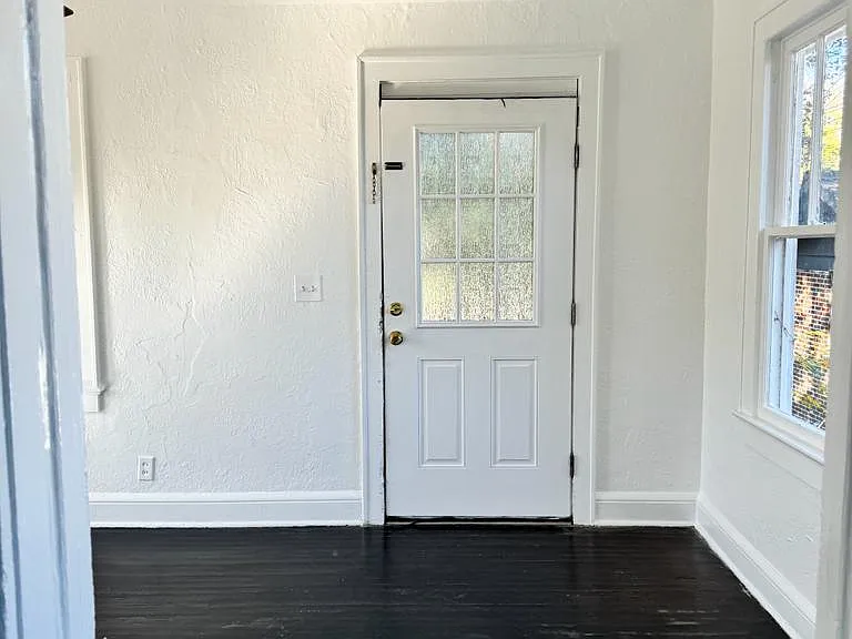 2573 Dellwood Ave — Photo 2