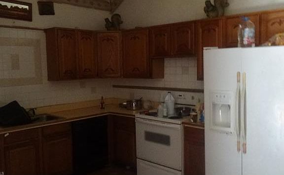 3rd image of 4164 Woodside Ave