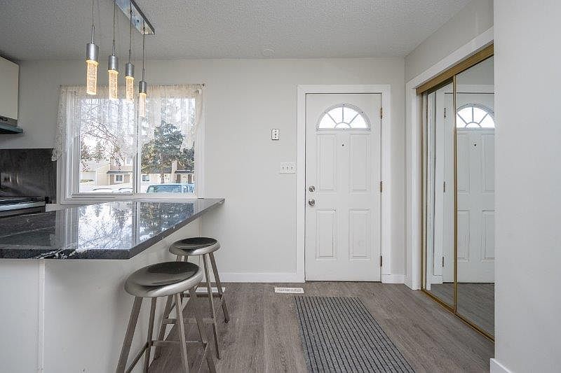 Calgary Townhouse for rent - 3 Bedrooms — photo 6