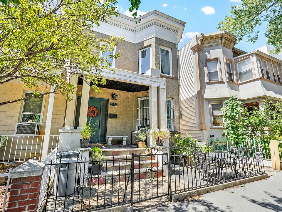 1st image of 2550 37th St