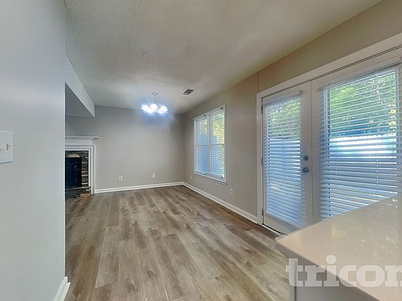 4th image of 39 Pine Grove Cir