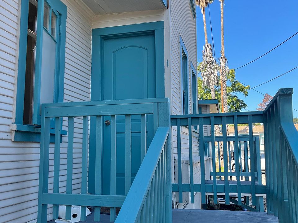1st image of 300 Chiquita Ave #1