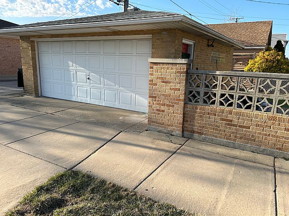 3rd image of 7300 N Oriole Ave