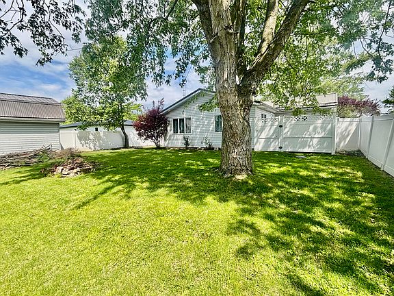 3rd image of 613 Fairview Dr