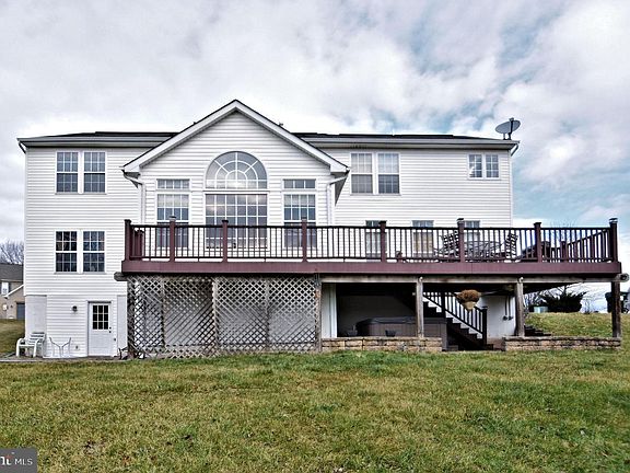3rd image of 902 Bramblewood Dr