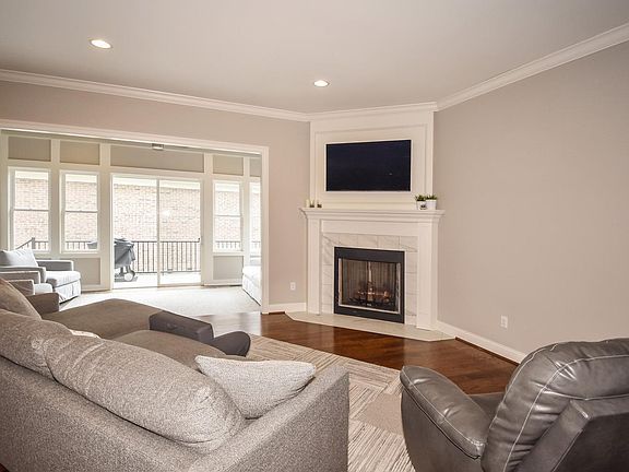 5th image of 9394 Fox Creek Ln #22