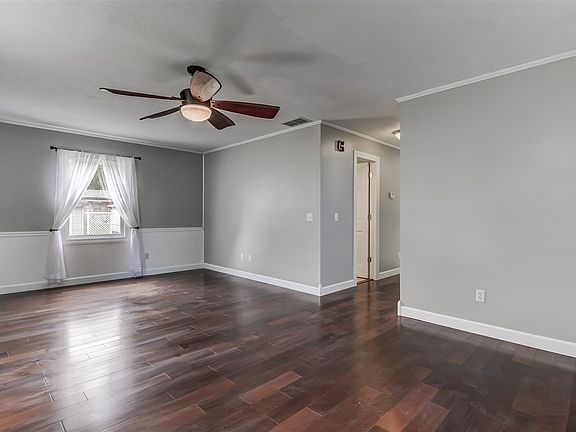 4th image of 118 S Sangamon St