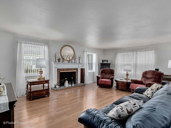 4th image of 1829 Portsmouth Ln