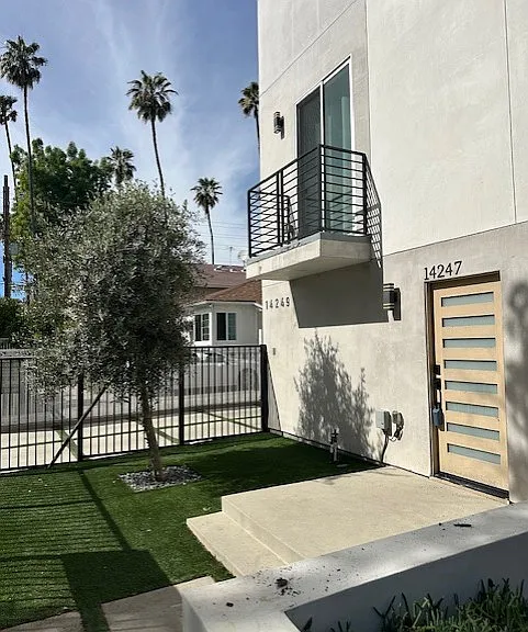 14247 Sylvan St #A — Photo 2