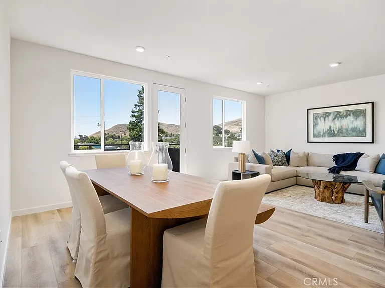 2475 Victoria Ave — Photo 4