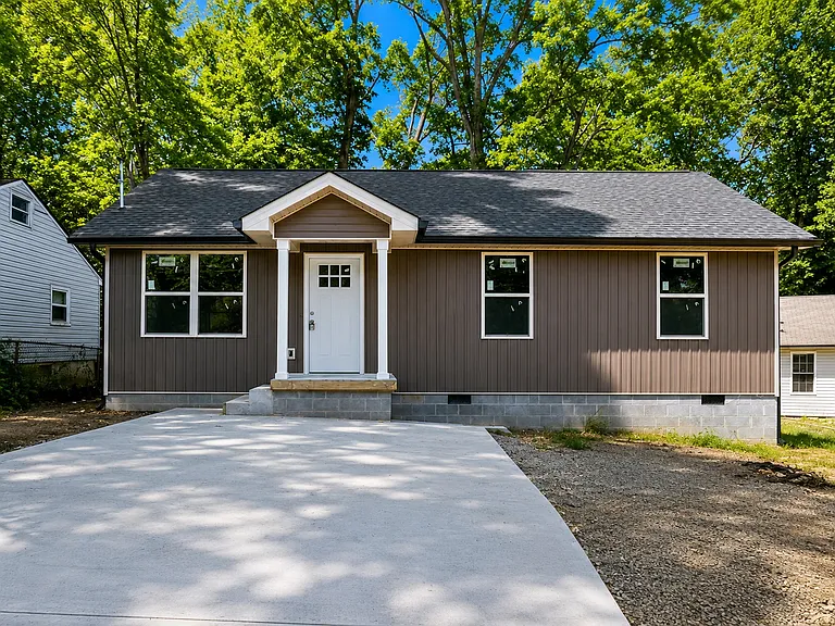 121 Jonathan Ln — Photo 1