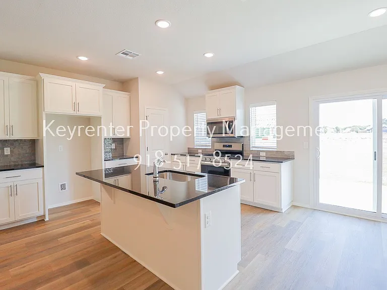 3109 S Redwood Pl — Photo 3