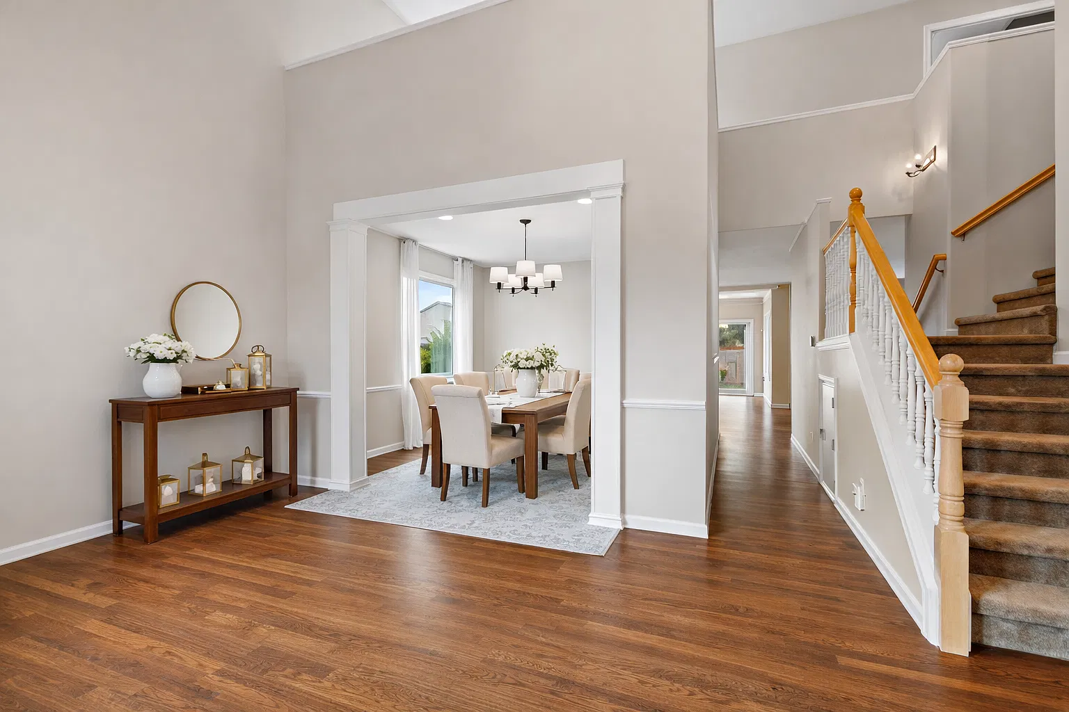 5 bed, 2.5 bath, 2576 sqft, $3,750 — Photo 2