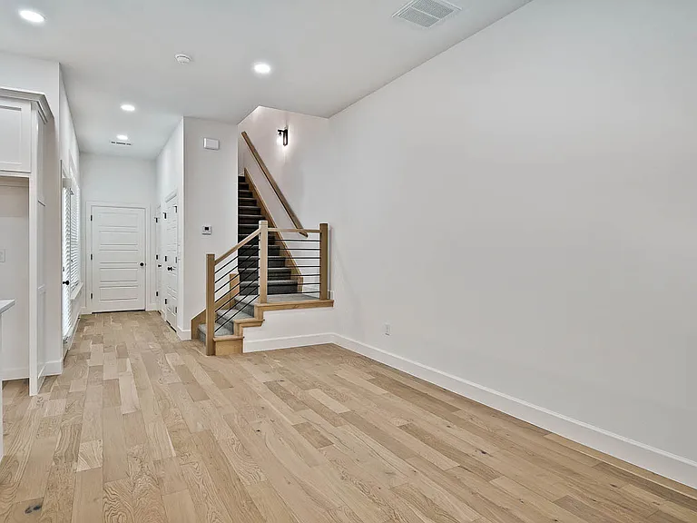 502 W Persimmon St — Photo 6