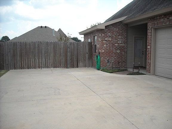 3rd image of 227 Brentwood Dr