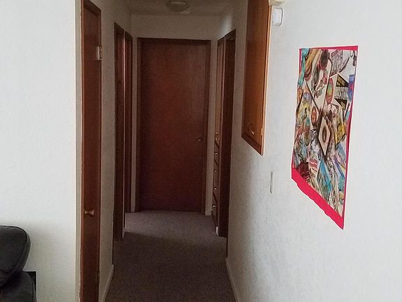3rd image of 810 E Juniper St