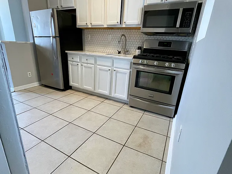 3262 Emery St — Photo 4
