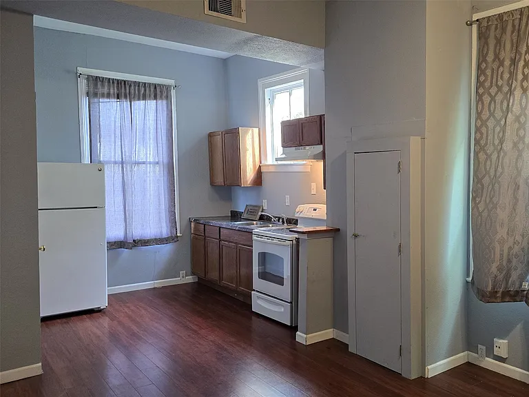 1614 Market St #4 — Photo 4