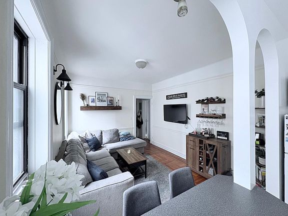 4th image of 325 1st St APT B7