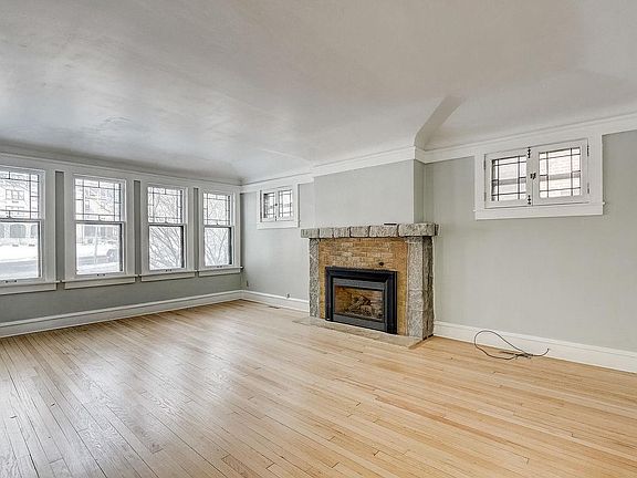 5th image of 2440 N Lake Dr #2442