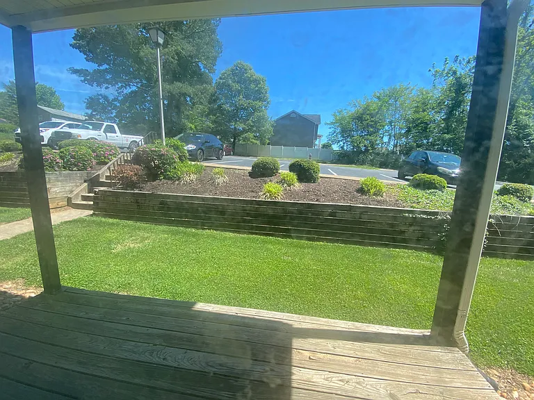 County Green Apartments — Photo 31