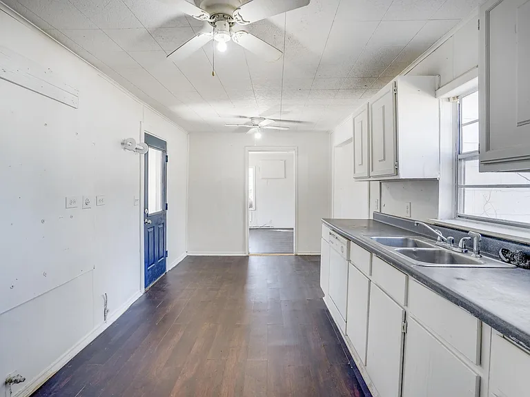 901 N Howeth St — Photo 10