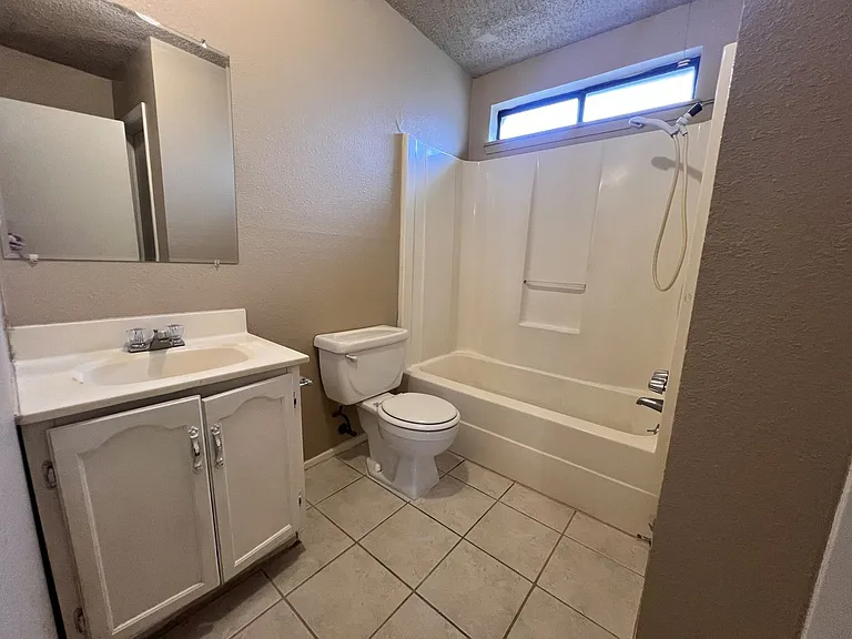2110 Lago Trl — Photo 16
