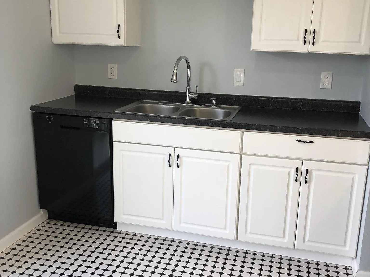 3 bed, 1.5 bath, 915 sqft, $1,600 — Photo 3