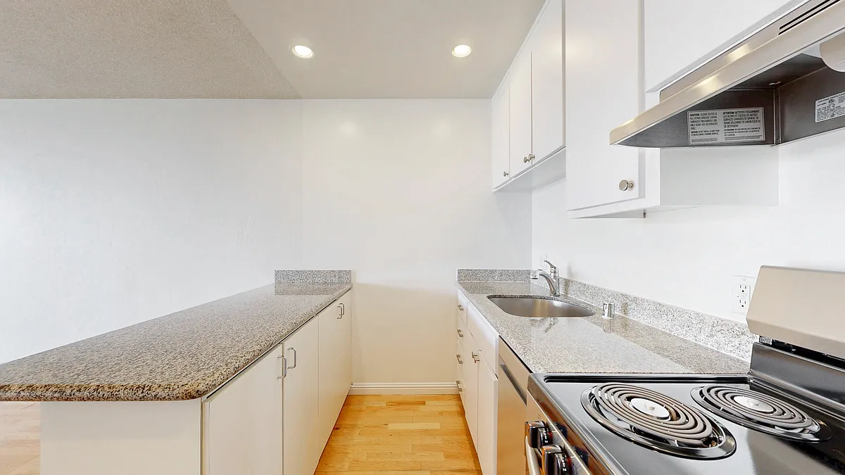 Building Photo - 657 Kansas St #204
