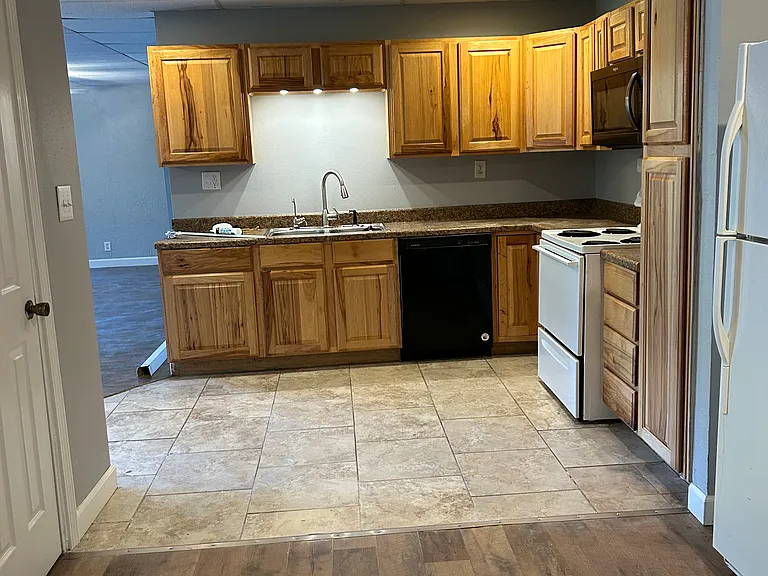 308 N Vaughan Rd — Photo 5