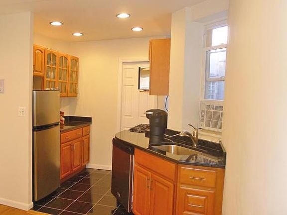 3rd image of 218 E 82nd St