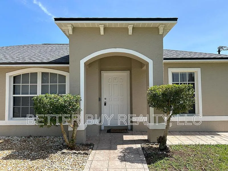 4 bed, 2.0 bath, 1432 sqft, $2,495 — Photo 2