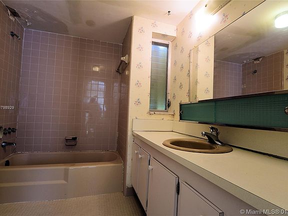 3rd image of 9159 SW 77th Ave APT 214