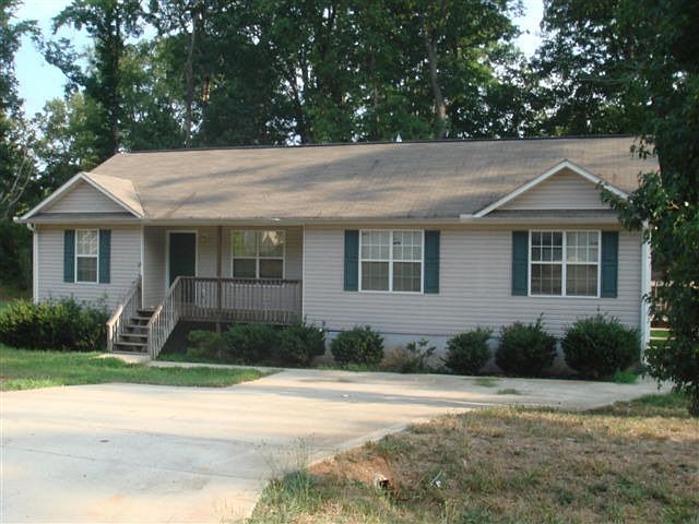 2nd image of 275 Chesterton Dr