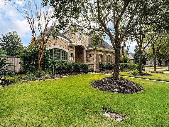 2nd image of 1906 Silver Pond Ct