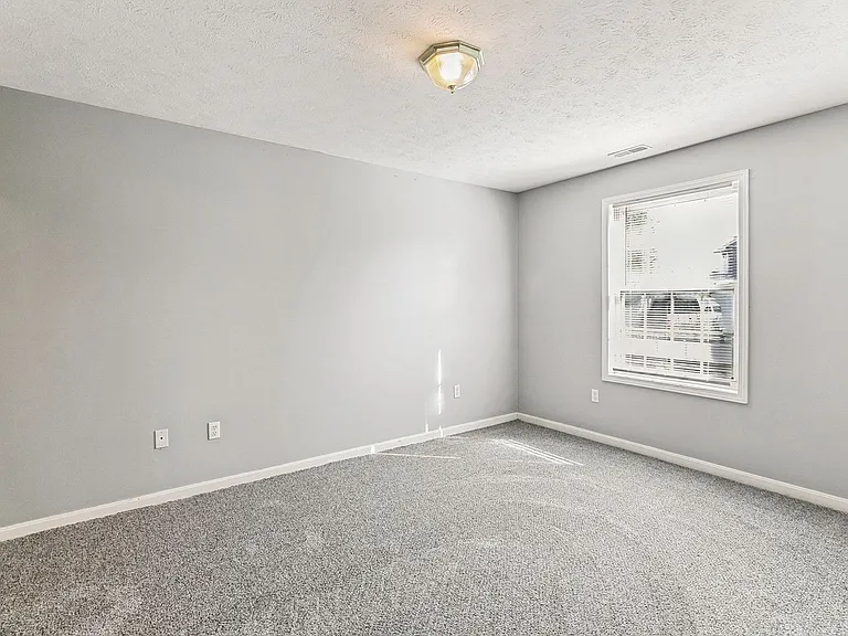 2303 N Broadway St — Photo 44