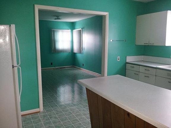 4th image of 1001 N Prairie St