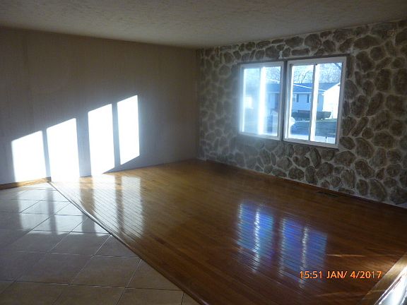 2nd image of 1581 Walnut Ave