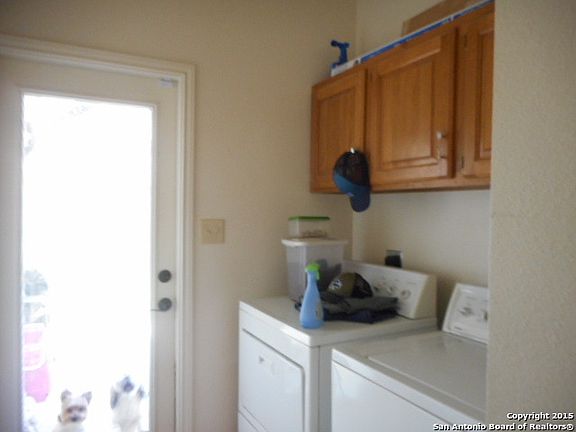 5th image of 905 Pecan St
