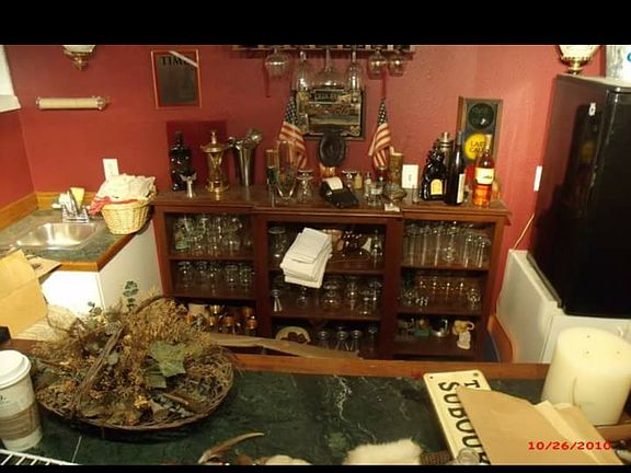 Wet bar 