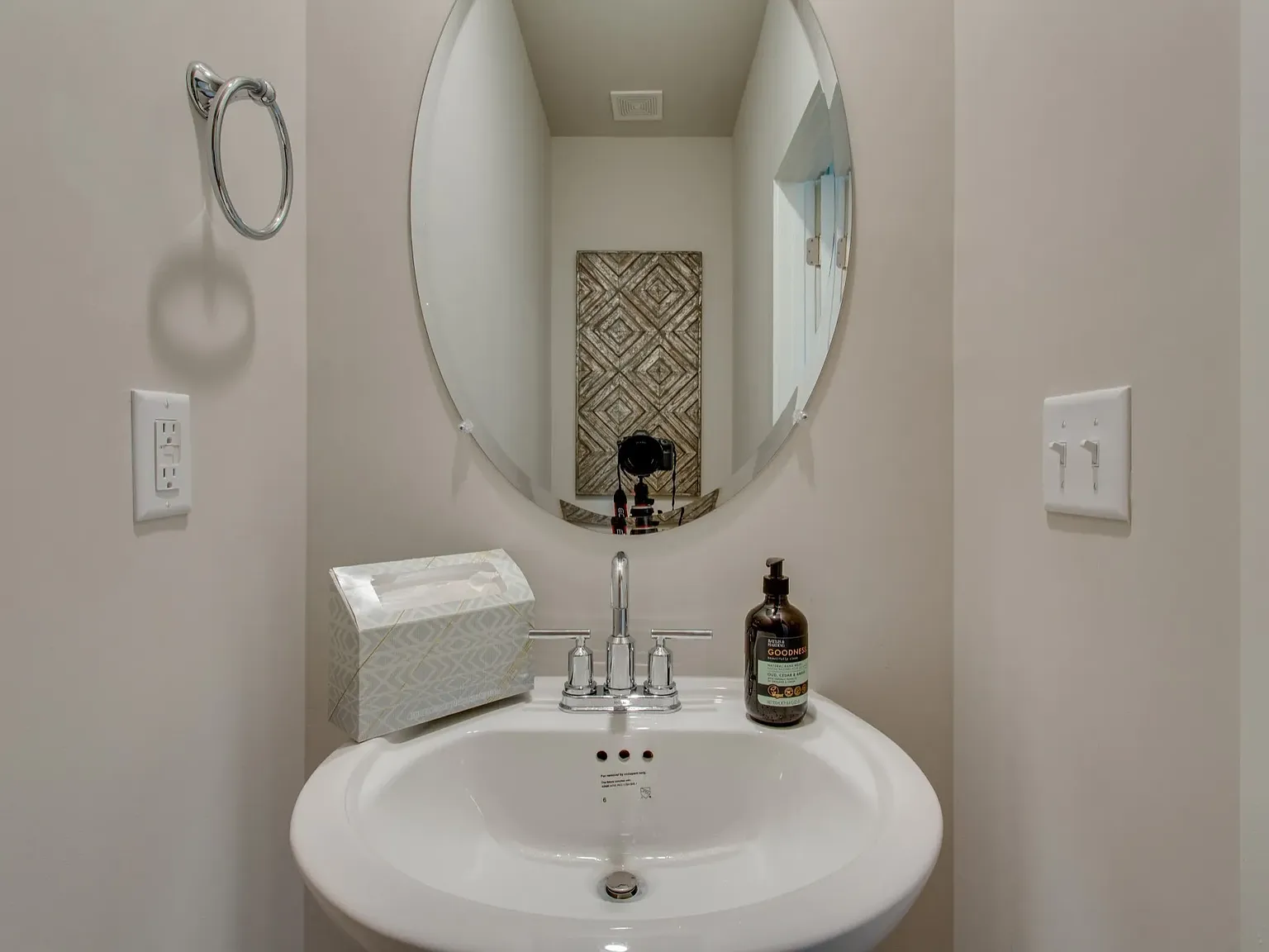 2710 Fordham St — Photo 4
