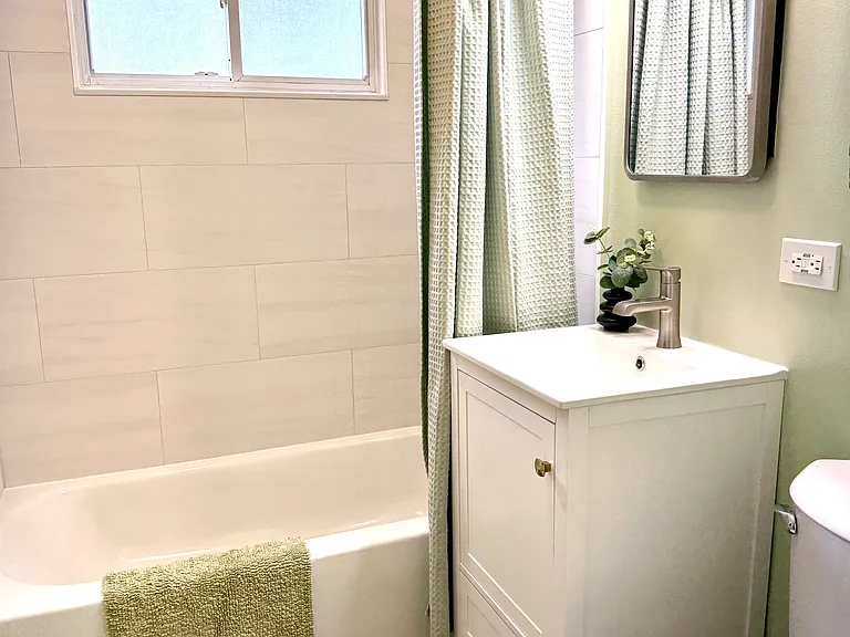 1006 N Dryden Ave — Photo 32