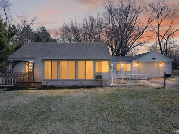 161 Bailey Dr, Adrian, MI 49221