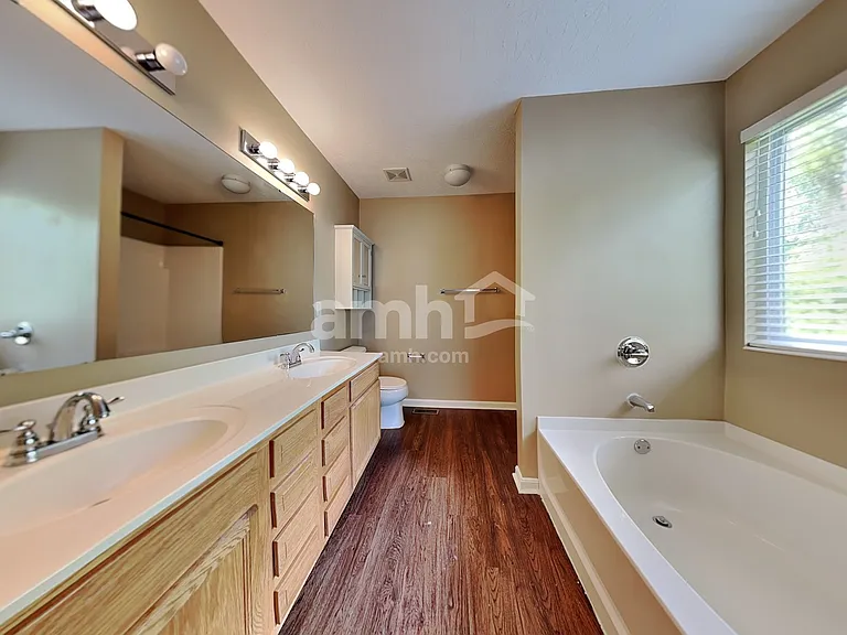 5557 Windsor Ct — Photo 10