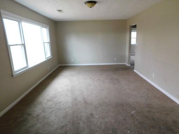 3rd image of 190 Miller Ln #Fr
