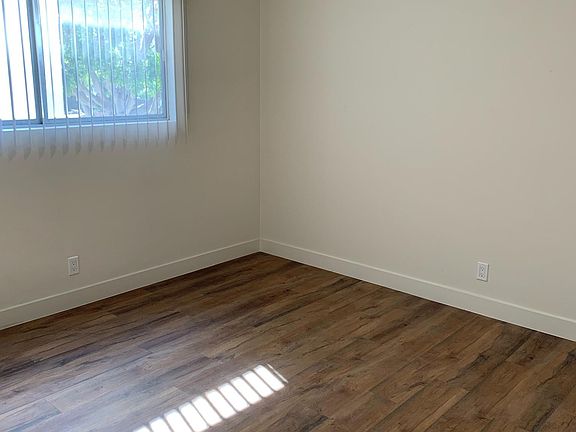 Second bedroom also freshly painted. Bright and fresh.
