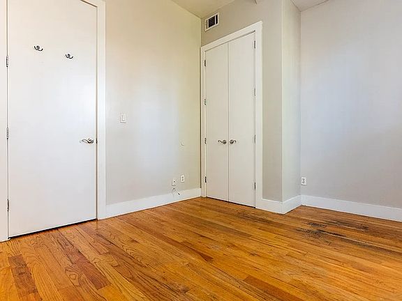 4th image of 327 Melrose St APT 1R