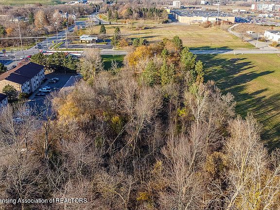 3rd image of 2030 Lake Lansing Rd